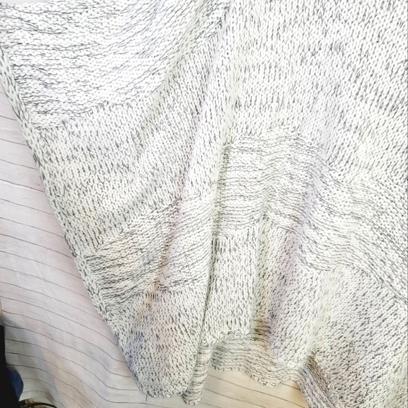 UNIVERSAL THREAD GRAY KNIT PONCHO, ONE SIZE FITS MOST - Picture 4 of 11